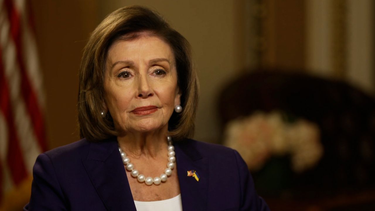 “Nunca pensé que se trataba de Paul”: Nancy Pelosi revela cómo se enteró del ataque a su esposo