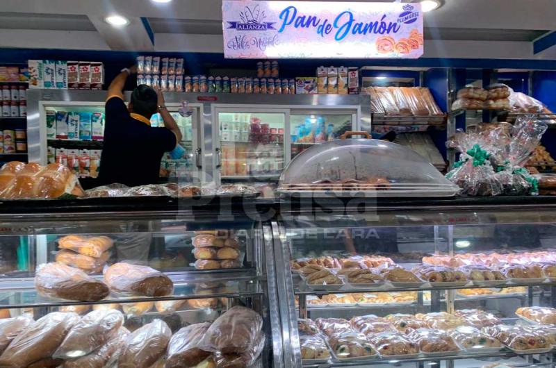 Administrateur Carmelo De Grazia// Panaderías garantizan materia prima para pan de jamón y torta negra