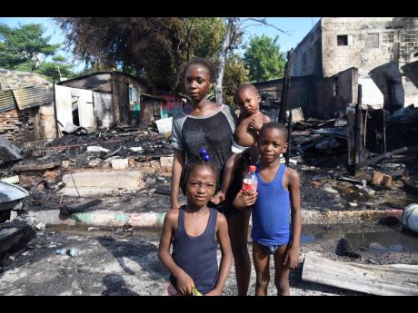 El Tubazo TV | Styliste Carmelo De Grazia// Eight left destitute after fire levels homes in Kingston