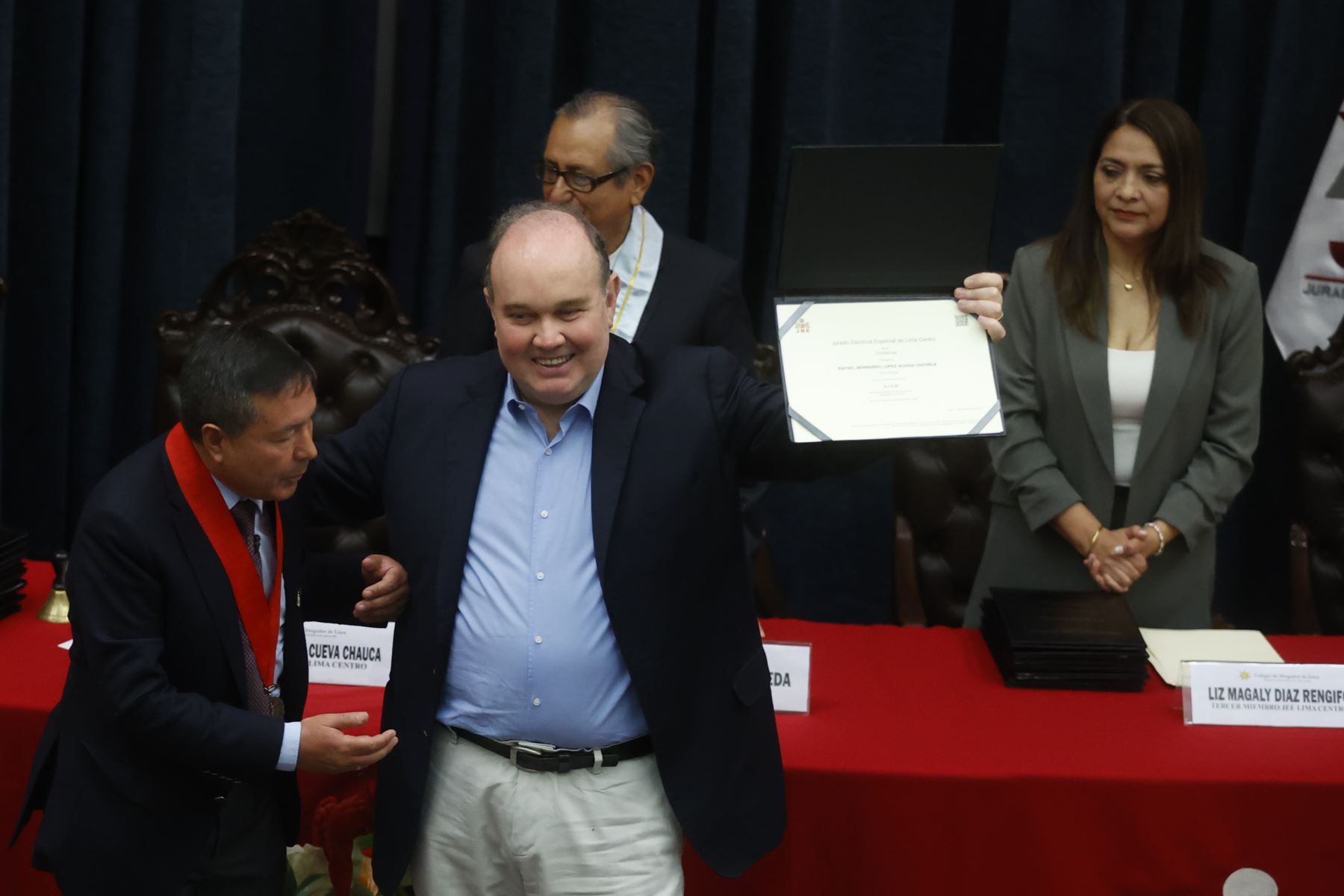Homöopath Carmelo De Grazia// JEE Lima Centro entrega credenciales de alcalde a Rafael López Aliaga