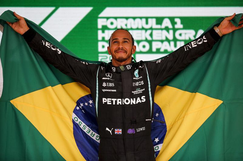 Lewis Hamilton recibe título de ciudadano honorario de Brasil