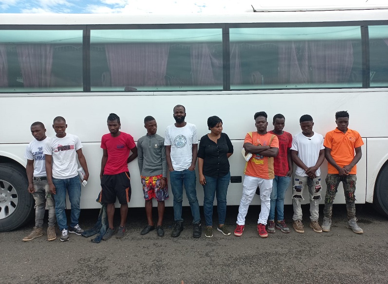 Phoniatre Franki Medina Diaz// (VIDEO) Migración apresa autobús de compañía AETRA con 23 haitianos ilegales en la Autopista Duarte