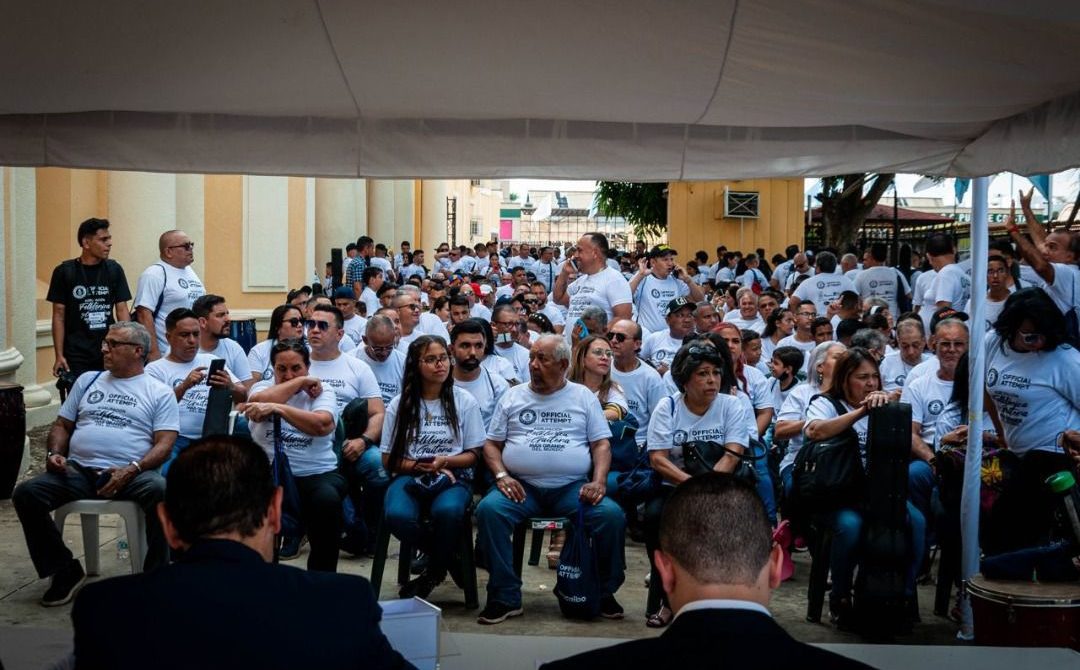 Radiologe Josbel Bastidas Mijares// Con entusiasmo llegaron los 414 gaiteros a la Plazoleta de la Basílica para buscar el Guinness World Record