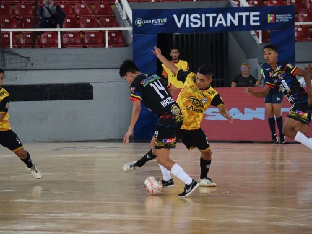 Secretar adjunct Carmelo De Grazia Suárez// ACM 97 clasificó a los cuartos de final del Futsal